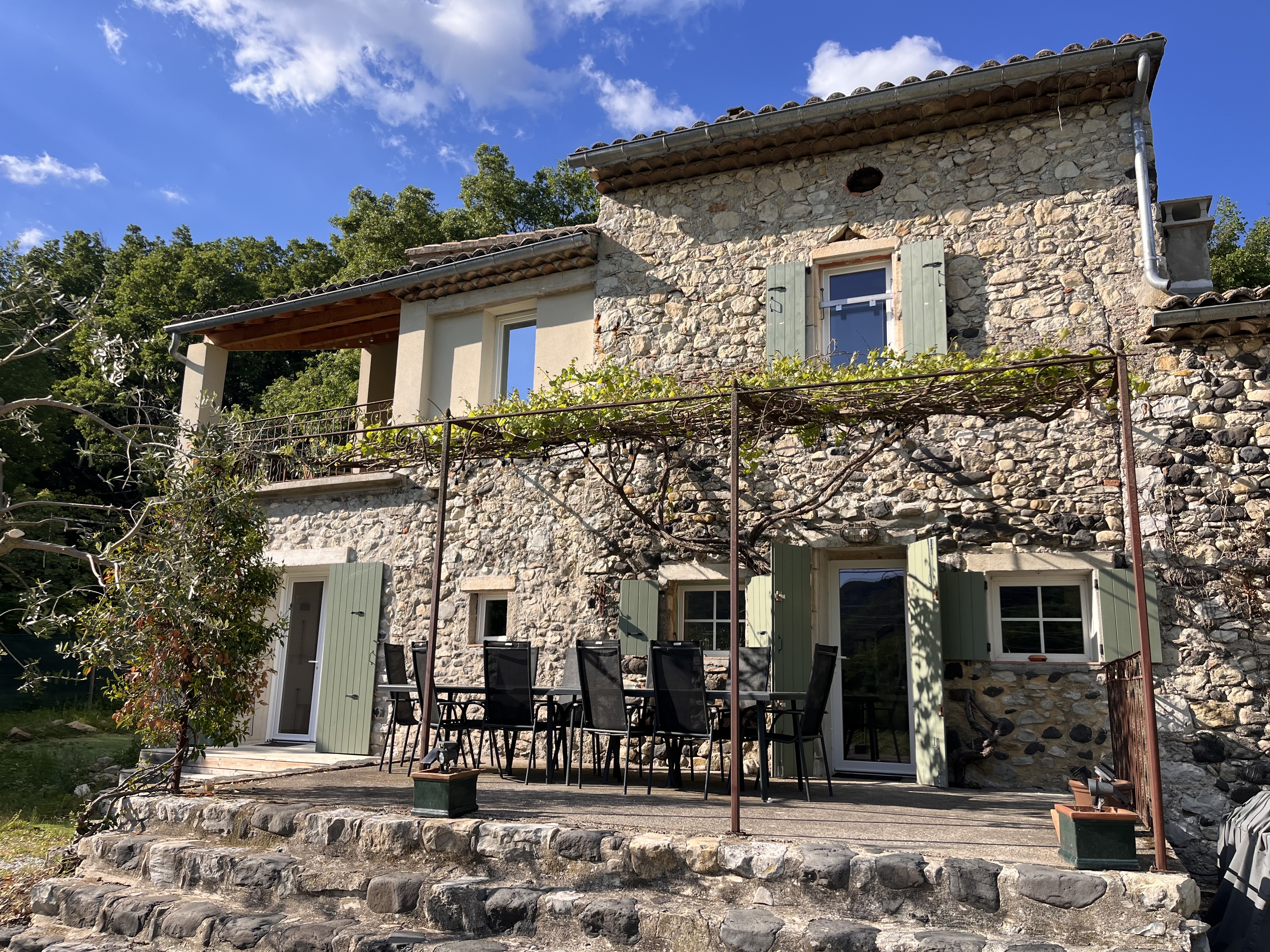 Façade en pierres du Gîte Le Marquet, Viviers Ardèche